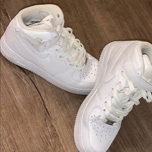 mid NIKE AF1